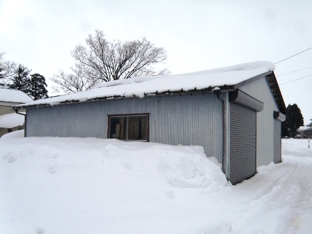 窓を見えるまで屋根雪処理