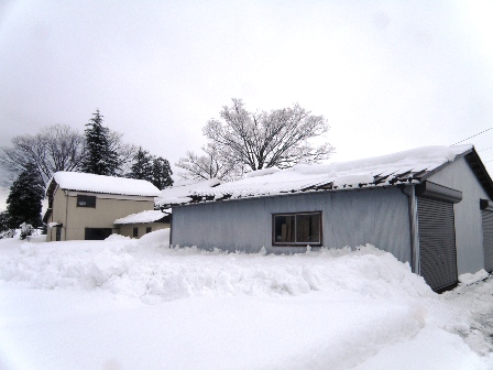 除雪後の車庫東側の様子