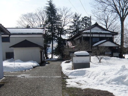 庭の残雪状況